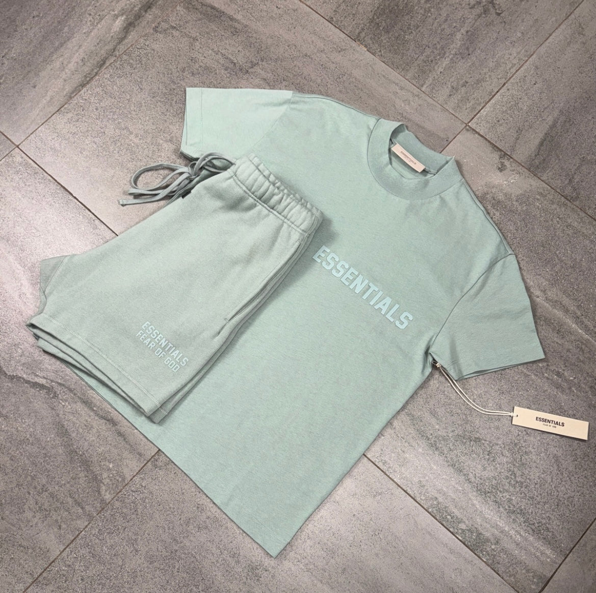 Essential short set